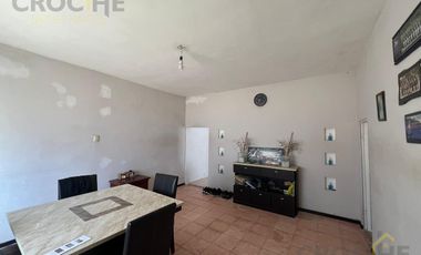 Casa pequeña con amplio terreno en venta en Col. Revolución, Xalapa, Veracruz