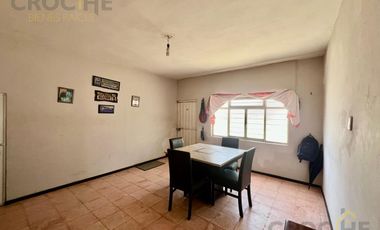 Casa pequeña con amplio terreno en venta en Col. Revolución, Xalapa, Veracruz
