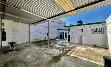 Casa pequeña con amplio terreno en venta en Col. Revolución, Xalapa, Veracruz