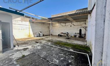 Casa pequeña con amplio terreno en venta en Col. Revolución, Xalapa, Veracruz
