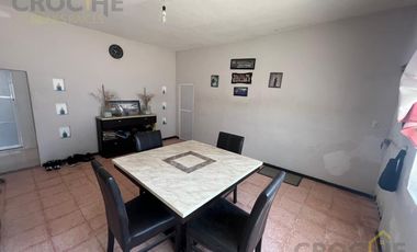 Casa pequeña con amplio terreno en venta en Col. Revolución, Xalapa, Veracruz