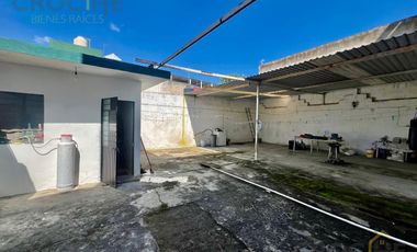 Casa pequeña con amplio terreno en venta en Col. Revolución, Xalapa, Veracruz