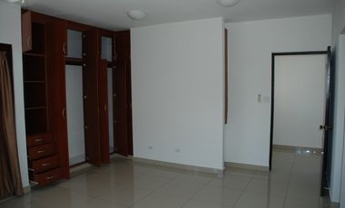 VENTA  CASA REMODELADA COSTA SUR 4 REC VILLA VALENCIA