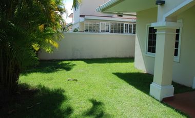 VENTA  CASA REMODELADA COSTA SUR 4 REC VILLA VALENCIA