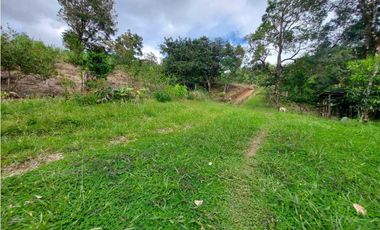 VENDO 01 HECTAREA TITULADA Y CON AGUA VIVA ALTO  BOQUETE