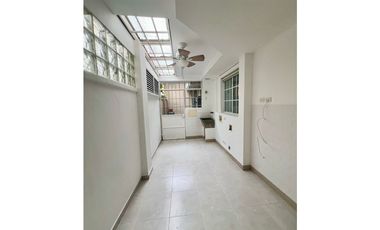 Alquiler o Venta de Casa de dos niveles en Castel Novo -