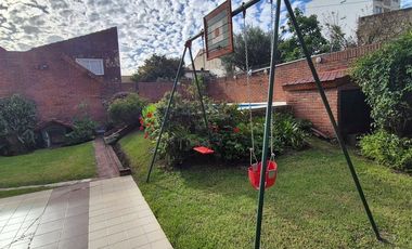 Venta Increíble casa edificada en 2 lotes Gerli