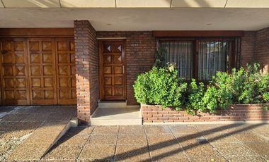 Venta Increíble casa edificada en 2 lotes Gerli