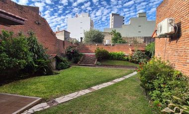 Venta Increíble casa edificada en 2 lotes Gerli
