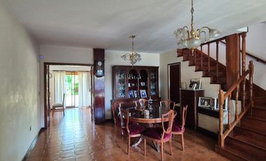 Venta Increíble casa edificada en 2 lotes Gerli