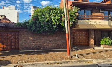 Venta Increíble casa edificada en 2 lotes Gerli
