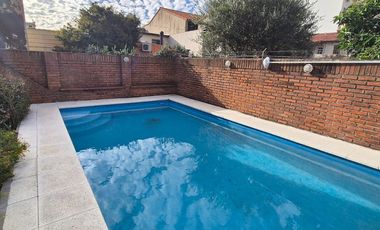 Venta Increíble casa edificada en 2 lotes Gerli
