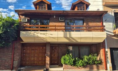 Venta Increíble casa edificada en 2 lotes Gerli