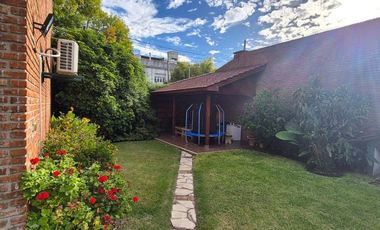 Venta Increíble casa edificada en 2 lotes Gerli