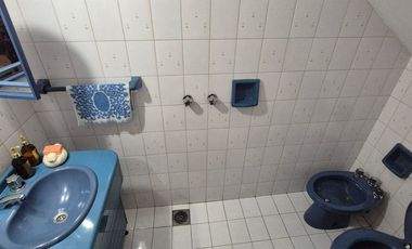 Venta Increíble casa edificada en 2 lotes Gerli