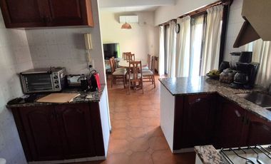 Venta Increíble casa edificada en 2 lotes Gerli