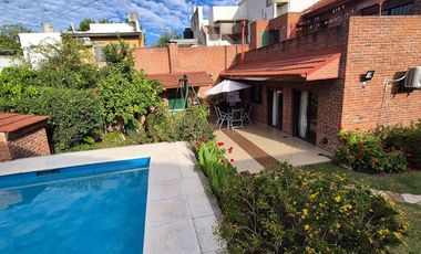 Venta Increíble casa edificada en 2 lotes Gerli