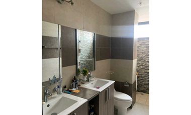 Se vende Apto.en Cranc Tower