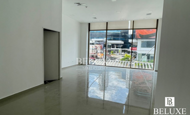 ALQUILER DE LOCAL COMERCIAL EN PLAZA PREMIER, VIA BRASIL (P)(12)