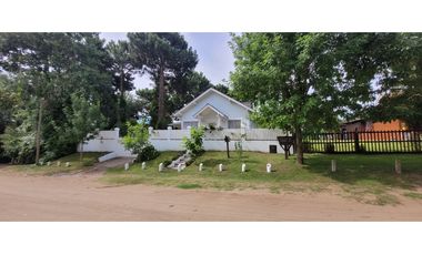 Casa en  Venta - Ostende de excelente calidad de construcción