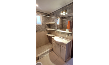 Casa en  Venta - Ostende de excelente calidad de construcción