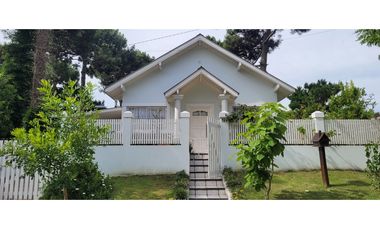 Casa en  Venta - Ostende de excelente calidad de construcción