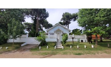 Casa en  Venta - Ostende de excelente calidad de construcción