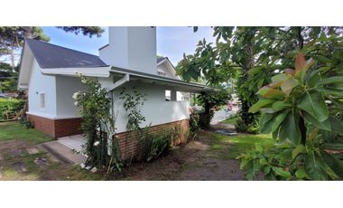 Casa en  Venta - Ostende de excelente calidad de construcción