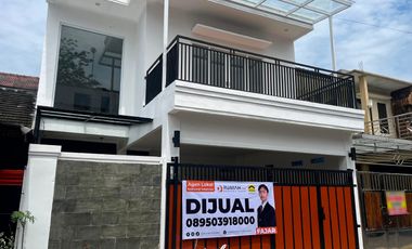 Rumah 2 Lantai Siap Huni Lokasi Strategis, Desain Elegan!