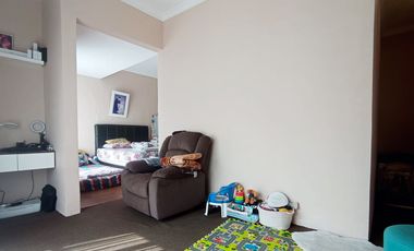 Rumah 2 Lantai Siap Huni Lokasi Strategis, Desain Elegan!