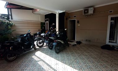 Rumah 2 Lantai Siap Huni Lokasi Strategis, Desain Elegan!