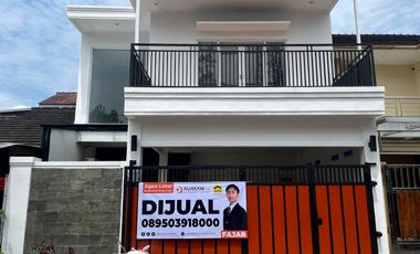 Rumah 2 Lantai Siap Huni Lokasi Strategis, Desain Elegan!