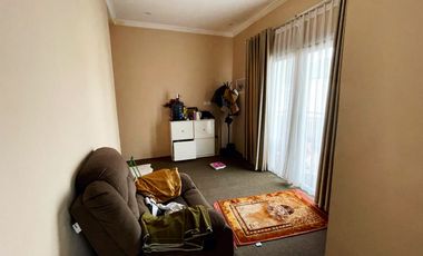 Rumah 2 Lantai Siap Huni Lokasi Strategis, Desain Elegan!