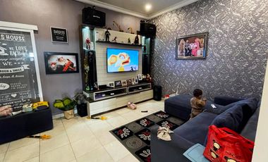 Rumah 2 Lantai Siap Huni Lokasi Strategis, Desain Elegan!