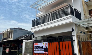 Rumah 2 Lantai Siap Huni Lokasi Strategis, Desain Elegan!