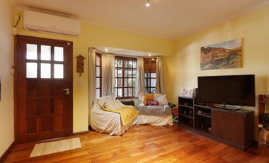 VENTA CASA 5 AMB COGHLAN COCHERA PATIO Y QUINCHO