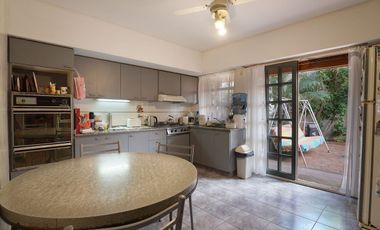 VENTA CASA 5 AMB COGHLAN COCHERA PATIO Y QUINCHO