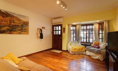 VENTA CASA 5 AMB COGHLAN COCHERA PATIO Y QUINCHO