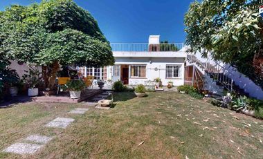 CASA 3 AMBIENTES CON COCHERA Y PARQUE EZPELETA
