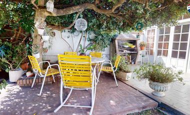 CASA 3 AMBIENTES CON COCHERA Y PARQUE EZPELETA