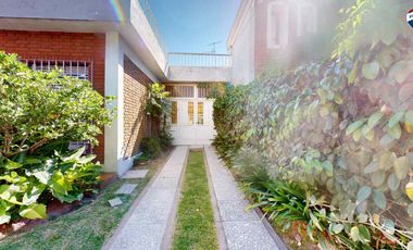 CASA 3 AMBIENTES CON COCHERA Y PARQUE EZPELETA