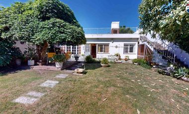 CASA 3 AMBIENTES CON COCHERA Y PARQUE EZPELETA