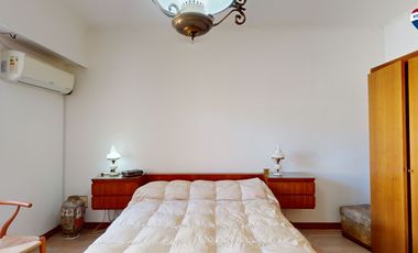 CASA 3 AMBIENTES CON COCHERA Y PARQUE EZPELETA