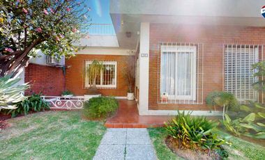 CASA 3 AMBIENTES CON COCHERA Y PARQUE EZPELETA