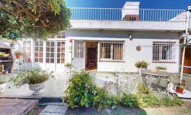 CASA 3 AMBIENTES CON COCHERA Y PARQUE EZPELETA