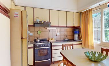 CASA 3 AMBIENTES CON COCHERA Y PARQUE EZPELETA