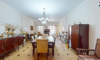CASA 3 AMBIENTES CON COCHERA Y PARQUE EZPELETA
