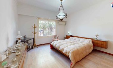 CASA 3 AMBIENTES CON COCHERA Y PARQUE EZPELETA