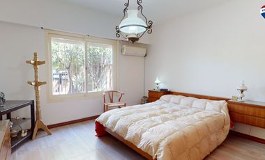 CASA 3 AMBIENTES CON COCHERA Y PARQUE EZPELETA