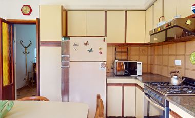 CASA 3 AMBIENTES CON COCHERA Y PARQUE EZPELETA